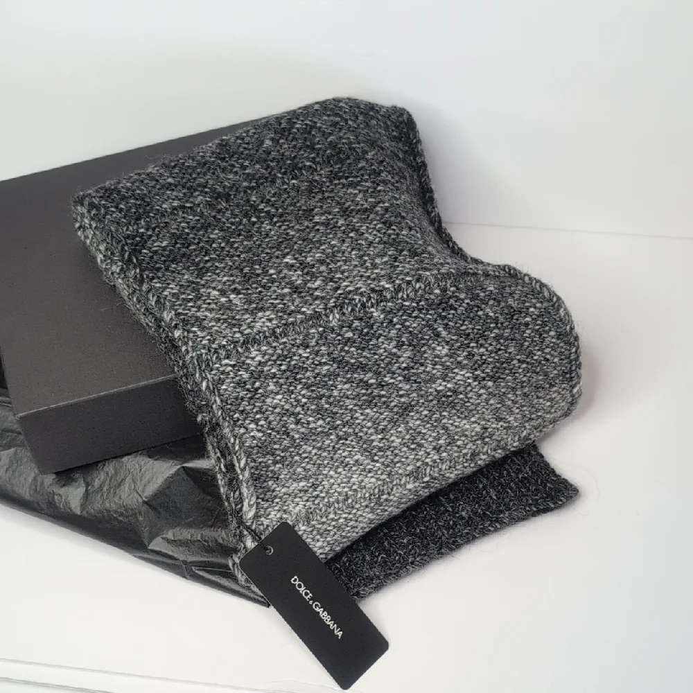 Dolce & Gabbana Luxury Black and Gray Scarf New With Tags